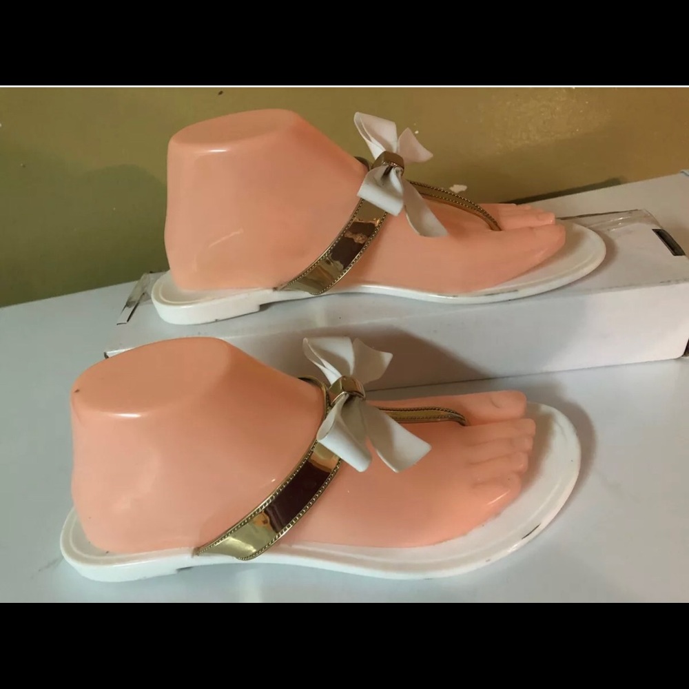Report KARINE Bow Flip Flops White/Gold Size 9